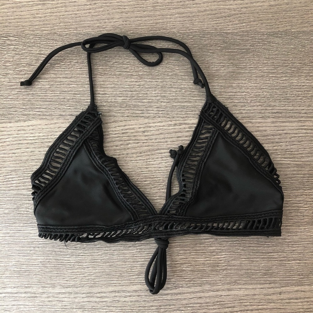 Cage detailing bikini top